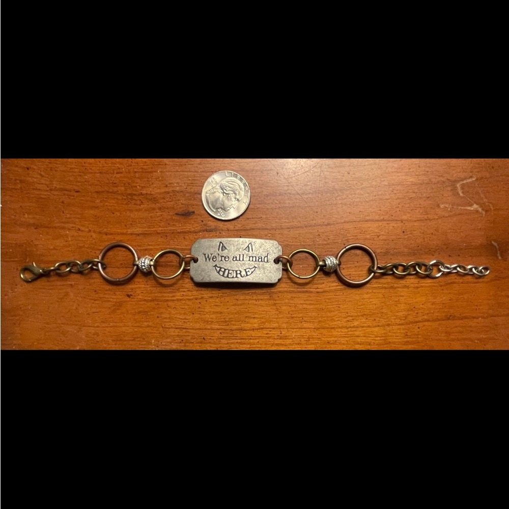 Alice in Wonderland inspired bracelet - Picture 2 of 4